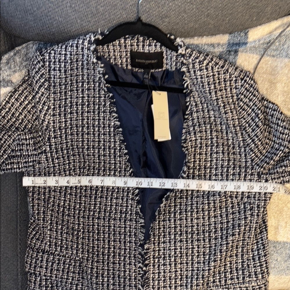 Banana republic Black & White Tweed coat with distressed accents. size L. - Picture 9 of 9